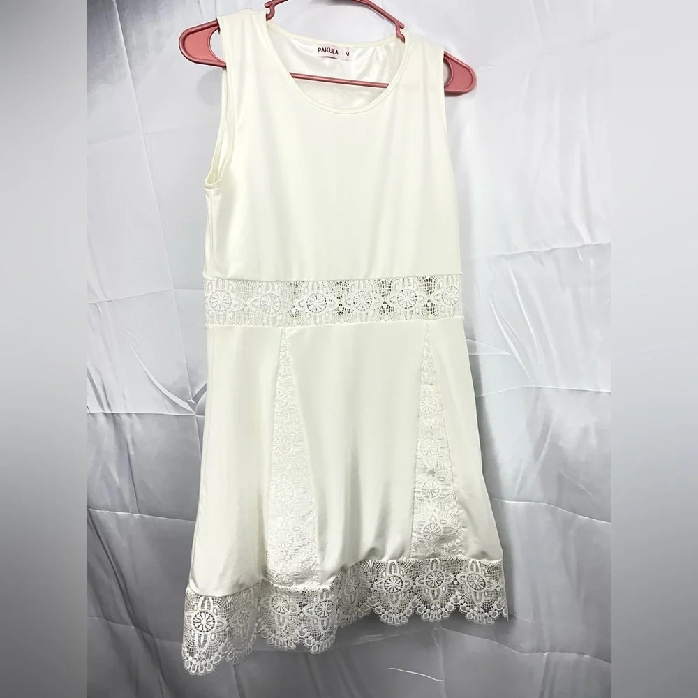 Pakula White lacy knee length dress size M